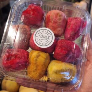 Bajtar ta' xewk (Local Prickly Pears Peeled)